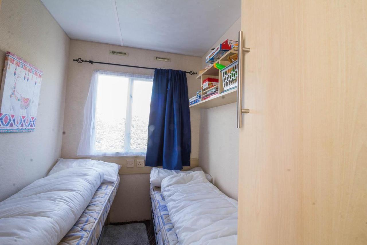 Great 8 Berth Caravan For Hire At Southview Holiday Park In Skegness Ref 33025E Buitenkant foto