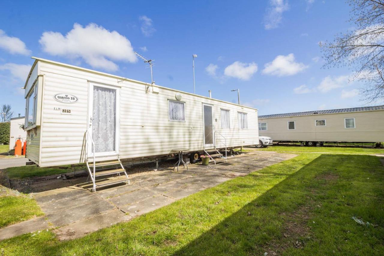 Great 8 Berth Caravan For Hire At Southview Holiday Park In Skegness Ref 33025E Buitenkant foto