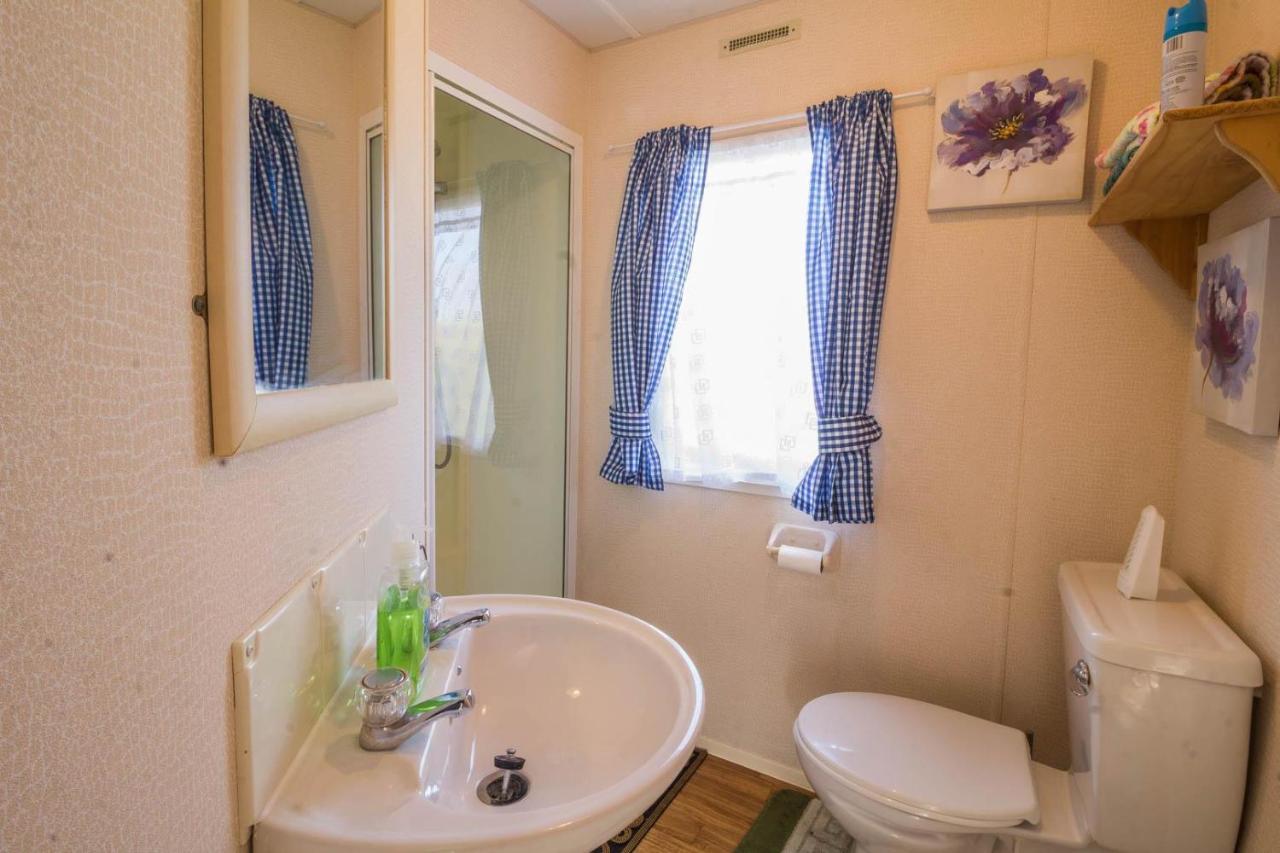 Great 8 Berth Caravan For Hire At Southview Holiday Park In Skegness Ref 33025E Buitenkant foto