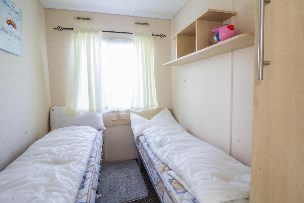 Great 8 Berth Caravan For Hire At Southview Holiday Park In Skegness Ref 33025E Buitenkant foto