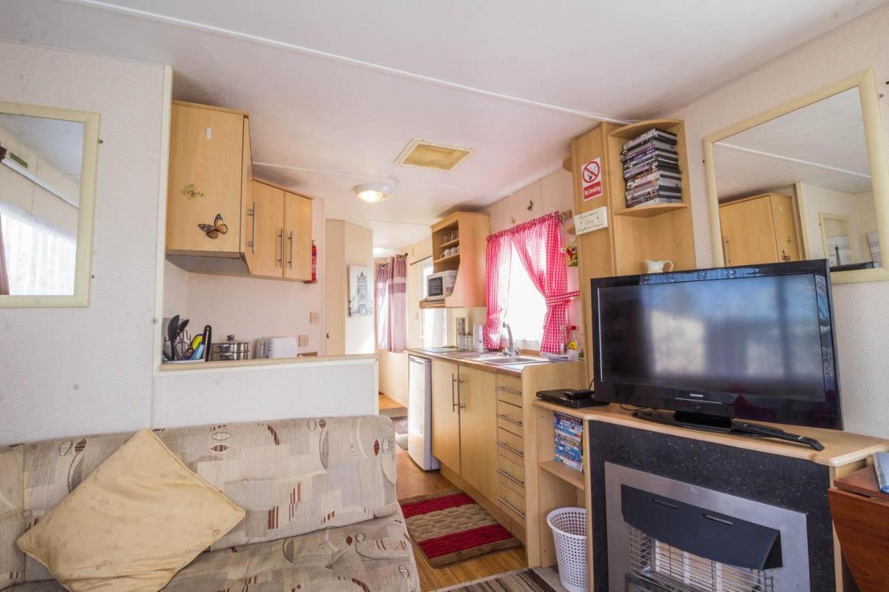 Great 8 Berth Caravan For Hire At Southview Holiday Park In Skegness Ref 33025E Buitenkant foto